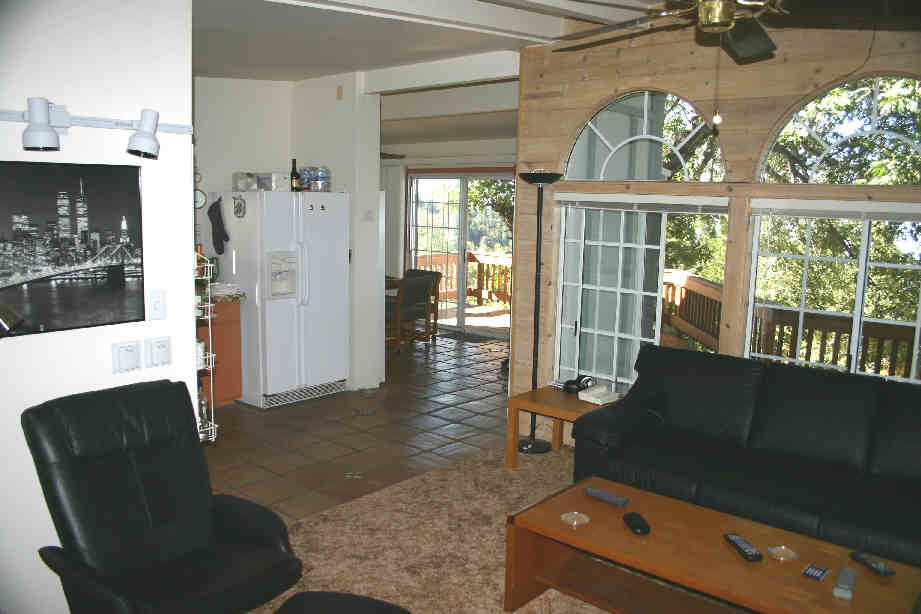 Dining Room & Kitchen Seen From Living Room In Spring (04)